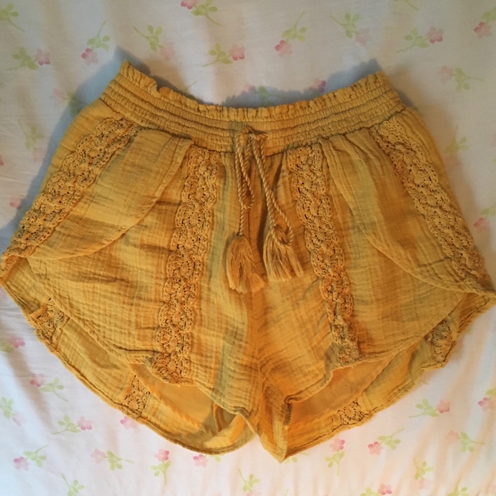 Yellow AEO shorts